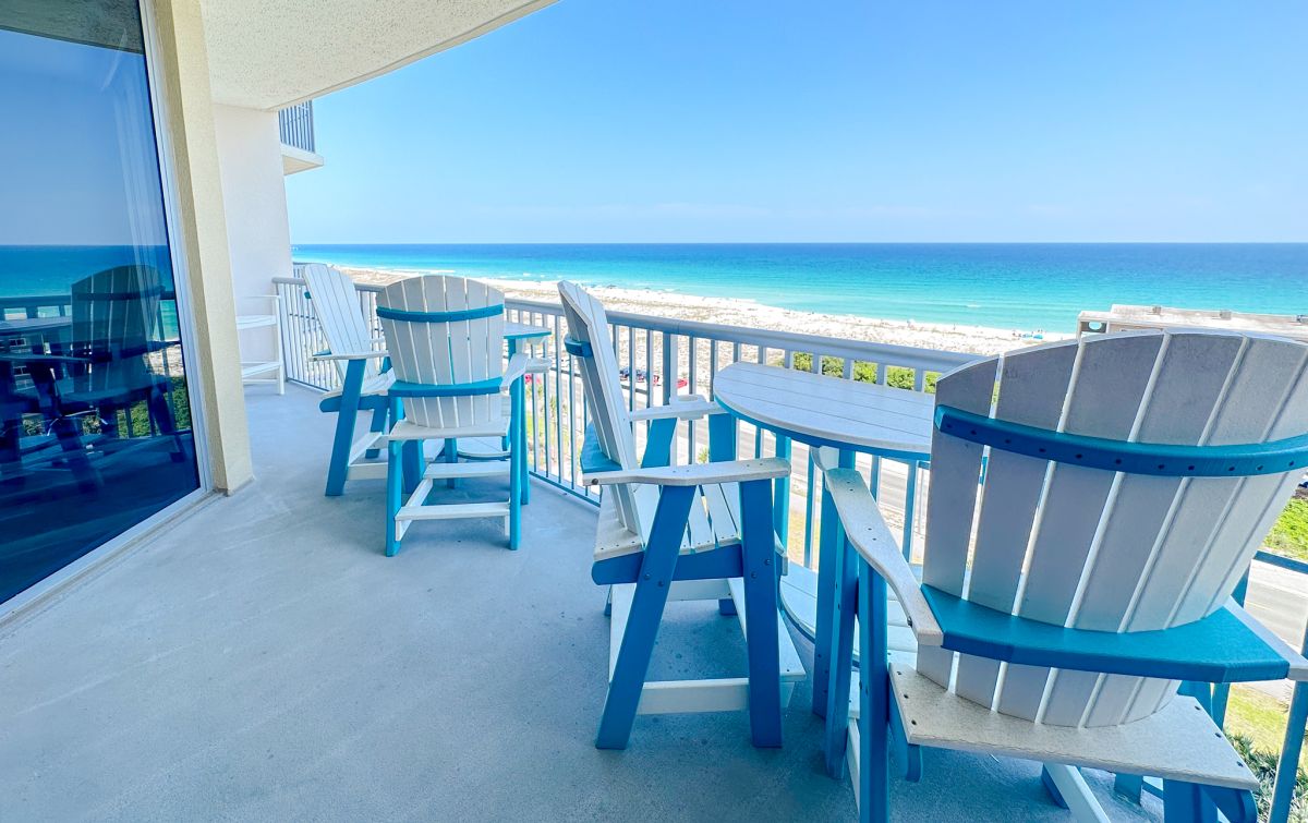 Beach Bum Luxury Vacation Rentals-Emerald Dolphin #830 'Sand Castle'-image-1